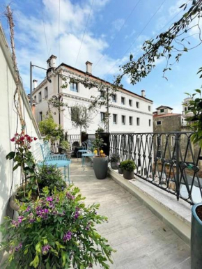 Cà Cornelia - a rooftop terrace with dazzling view